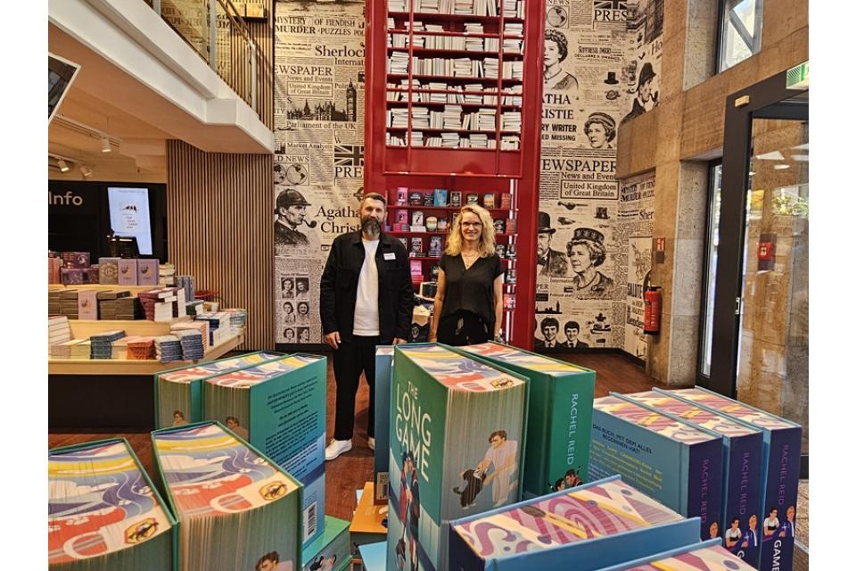 Nina Hugendubel und Marlon Nicotera: English Bookshop als Hingucker