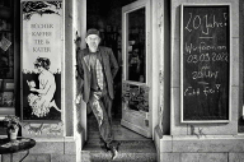 Geburtstagsfoto: 20 Jahre Bücher, Kaffee, Tee & Kater