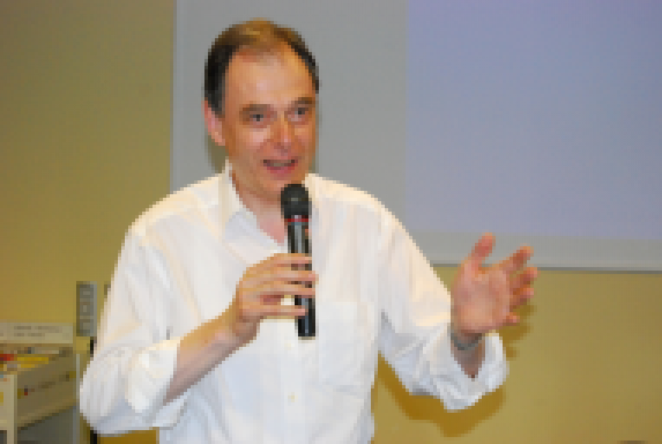 Michael Fürtjes: Vielleicht muss uns mehr als je zuvor klarwerden: Wem es keine Freude macht, auf Menschen zuzugehen sollte sich überlegen, Buchhändler zu werden. 