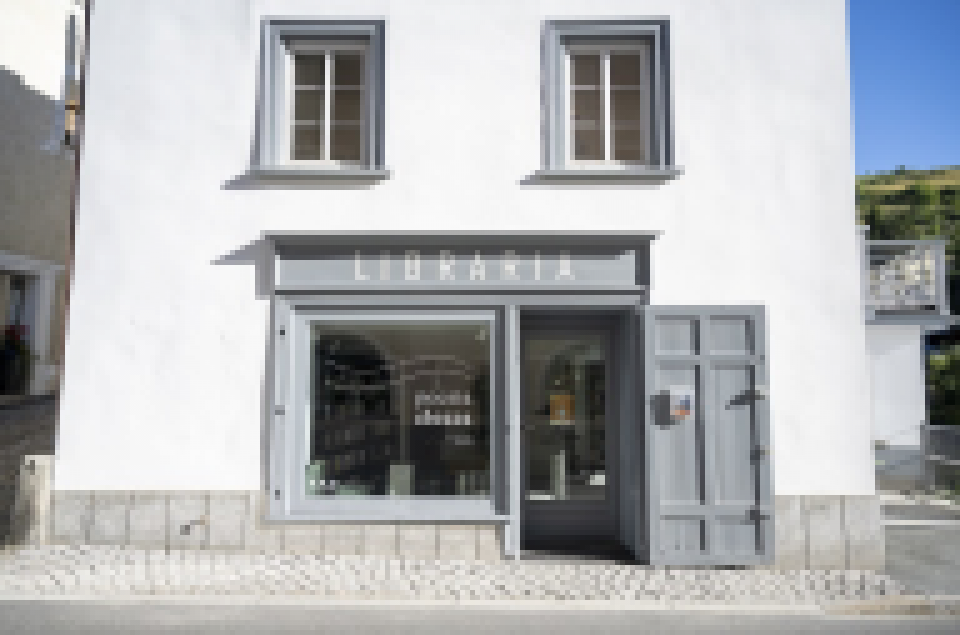 Schöne Buchhandlung mit schönem Namen: Libraria Poesia Clozza 